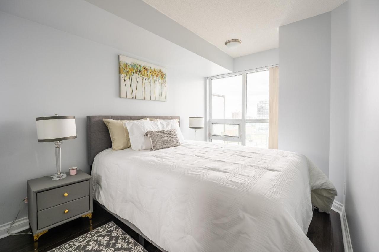 Globalstay Yonge St Condos Toronto Extérieur photo