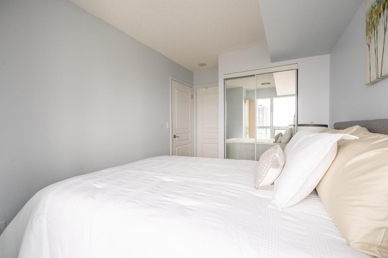 Globalstay Yonge St Condos Toronto Extérieur photo