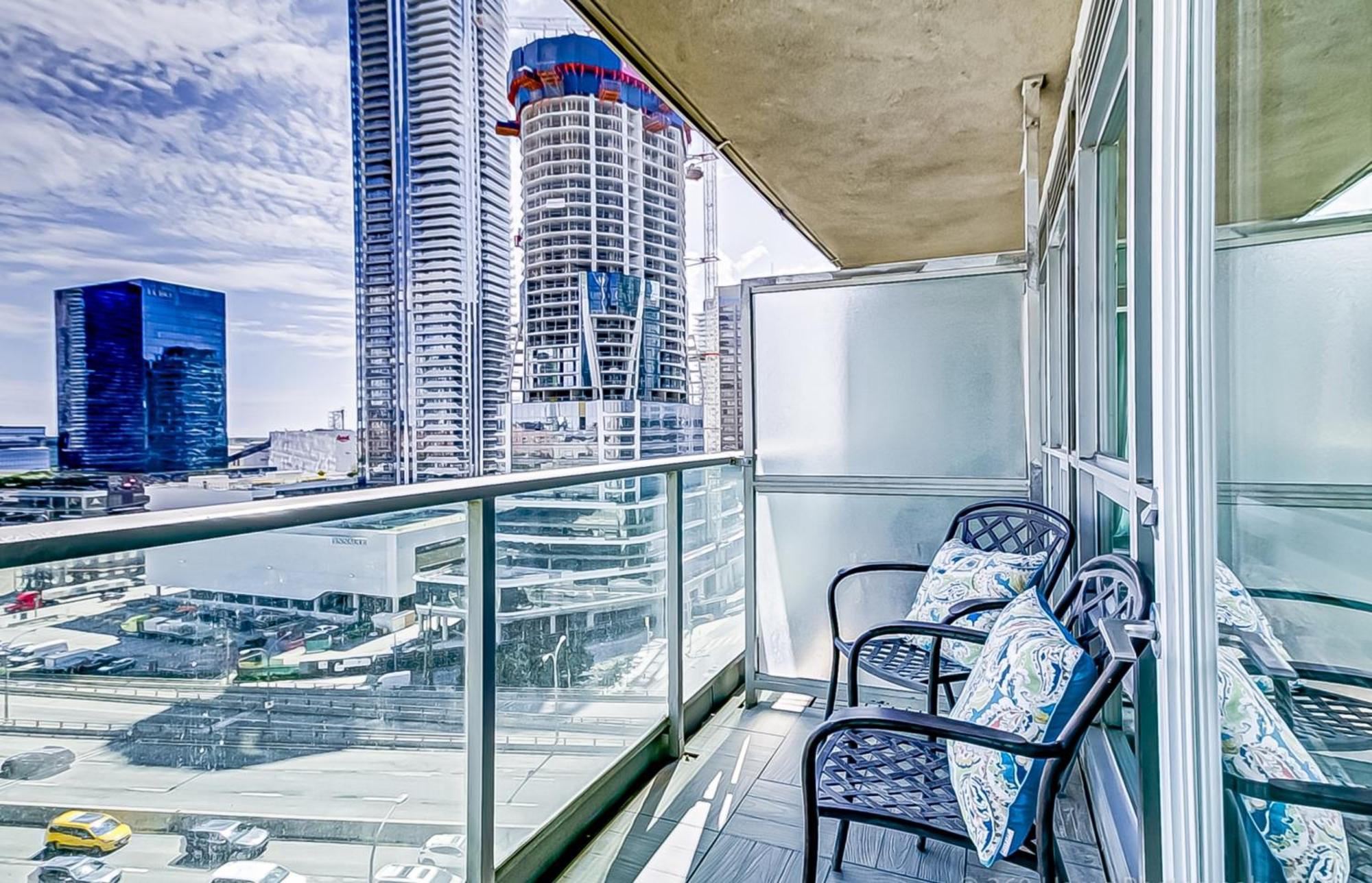 Globalstay Yonge St Condos Toronto Extérieur photo