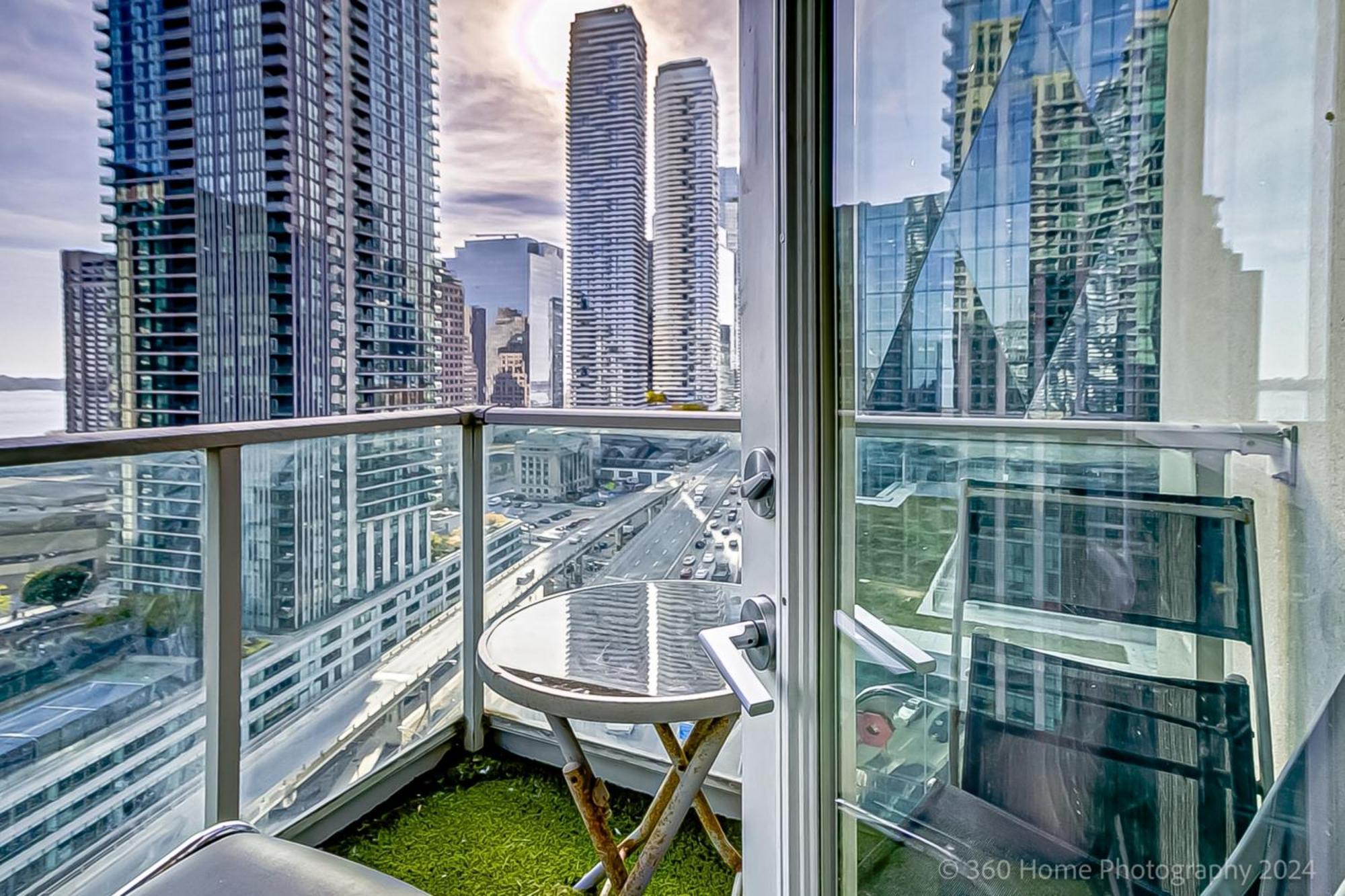 Globalstay Yonge St Condos Toronto Extérieur photo